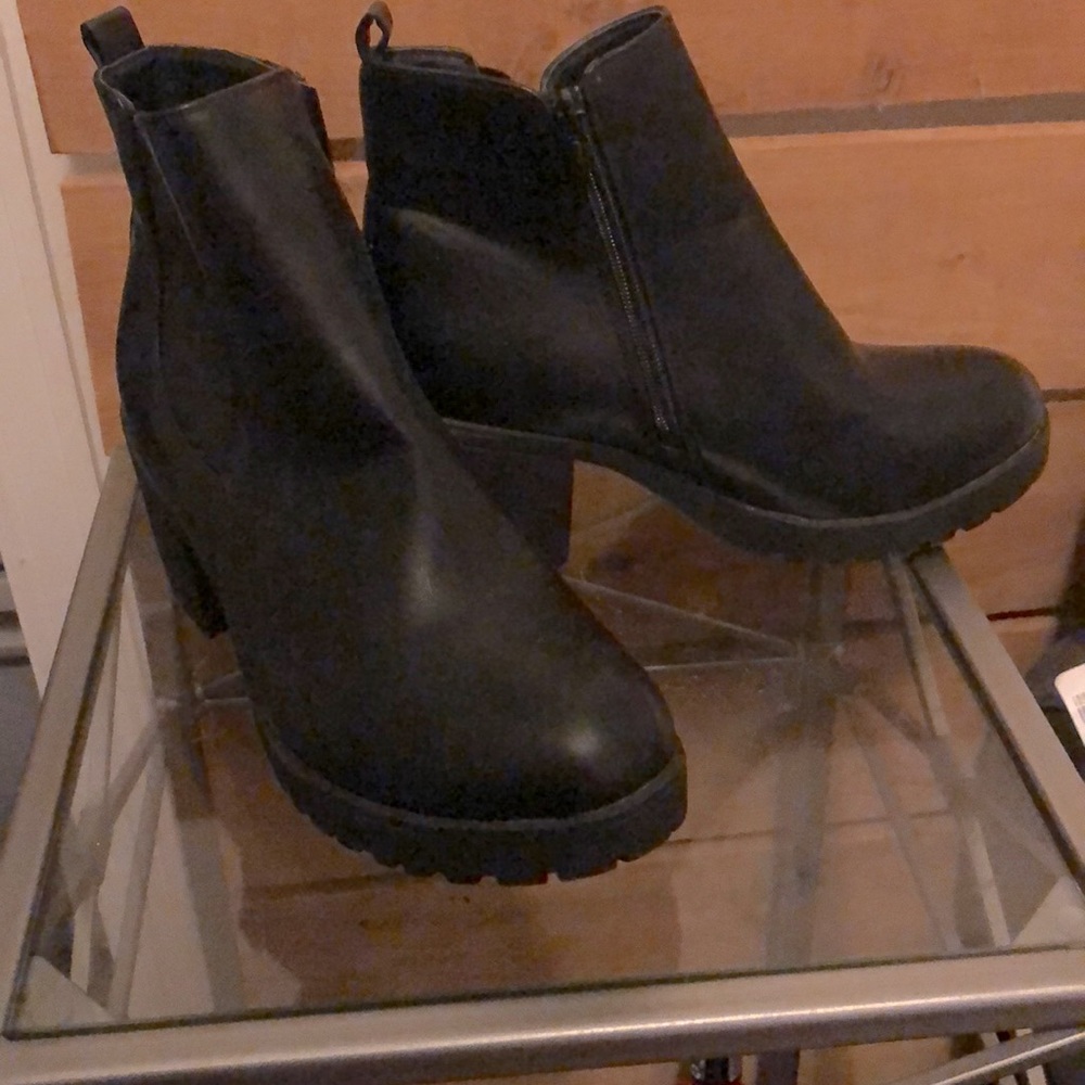 Refresh chunky heel moto boots.